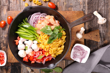 Wall Mural - one pot pasta with chicken