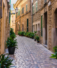 Fototapete - Idyllic view of a old mediterranean alleyway