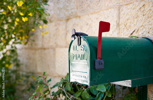Fotomural US post mail letter box with red flag