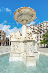 Canvas Print - Fountain at San Francisco Square in Old Havana