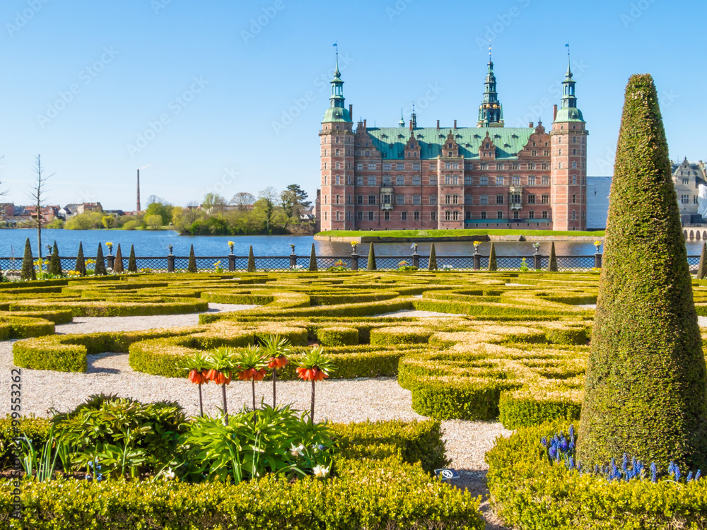 Obraz na płótnie Park and Palace Frederiksborg Slot, palace in Hillerod, Denmark w salonie
