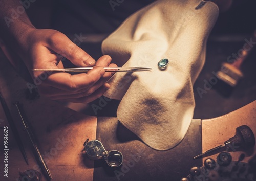 Desktop for craft jewellery making with professional tools. Tableau sur Toile