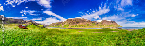 Obraz Dibond Panorama of mountains with small cottage, Iceland