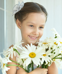 Wall Mural - little girl with dasies flowers