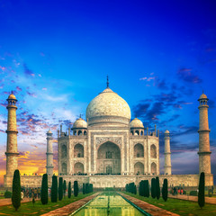 Fototapete - Taj Mahal Indian palace in India. Tourist attraction and landmark
