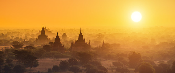 Fototapete - Panorama photography of Myanmar temples in Bagan at sunset