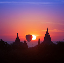 Fototapete - Twilight magical sunset in Bagan Myanmar (Burma). Beautiful photography of famous travel destination