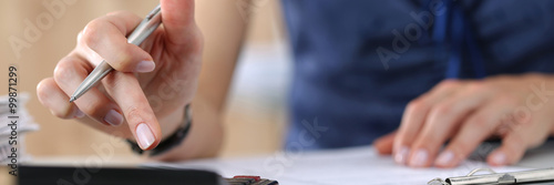 Fotomural Close up of female accountant or banker making calculations