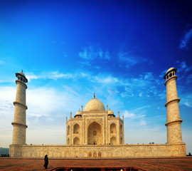 Fototapete - Wide angle view of tourist landmark in India Taj Mahal palace