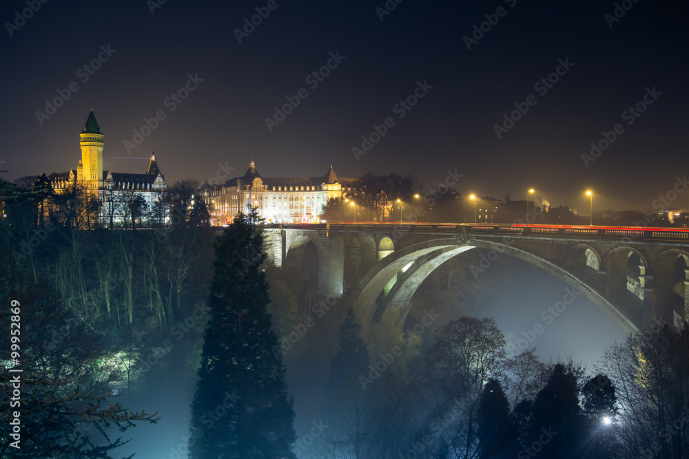 Obraz na płótnie night skyline of luxembourg adolphe bridge w salonie