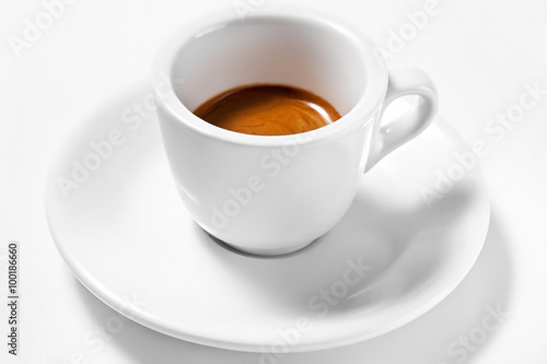 Cuadros en Lienzo A cup of coffee on a plate isolated on white background