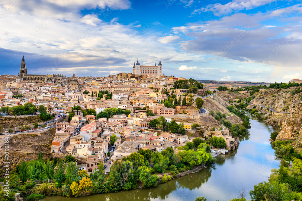 Toledo, Spain old town city skyline. - obrazy, fototapety, plakaty 