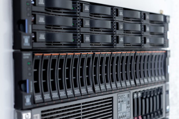 disk storage drives form factor 2.5-inch disk storage drive form factor of 3.5 inches in a single server rack