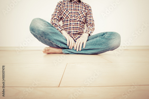 部屋の床に座ってリラックスしている男性 Buy This Stock Photo And Explore Similar Images At Adobe Stock Adobe Stock