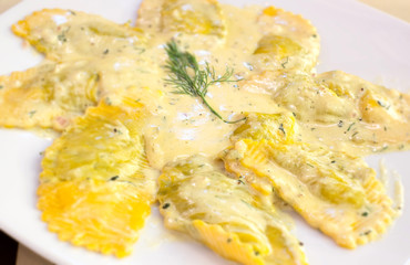 ravioli salmon and cream sauce