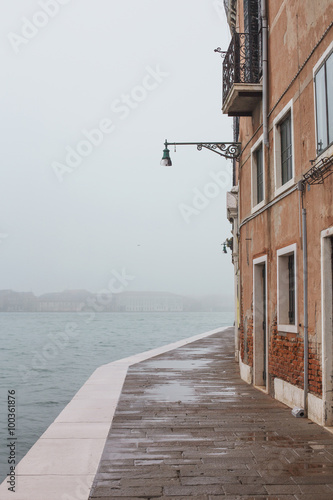 Obraz w ramie Fog Venice street, Italy