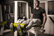 © dzejdi - Strong man doing leg workout at the gym