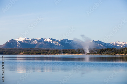 Fotografiet Lake showing the sky with clouds and reflections on mountains and clouds in the