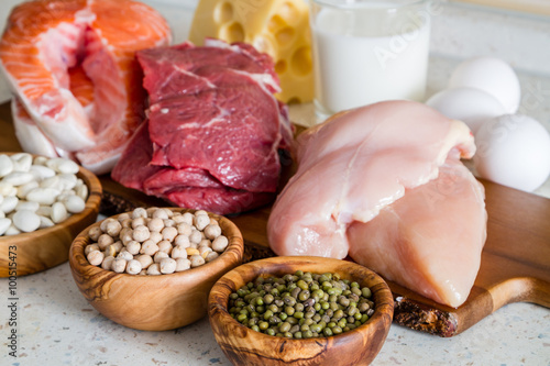 Fotomural La selección de las fuentes de proteínas en el fondo de la cocina