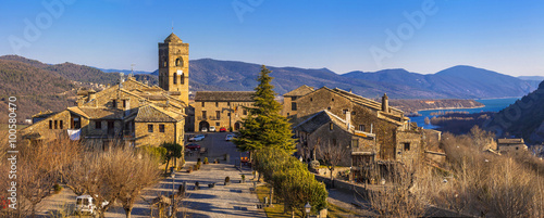 Fotografía Ainsa- authentic mountain village in Aragon mountains, Spain