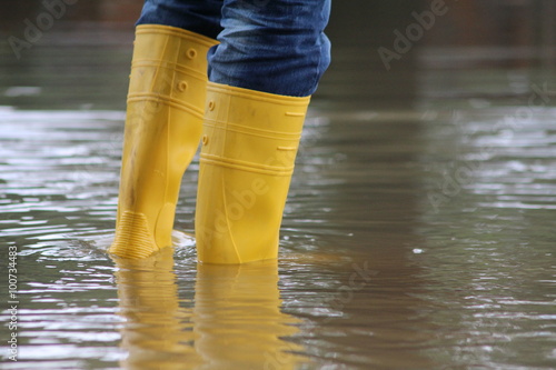 Stiefel im Hochwasser Poster Mural XXL