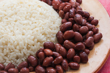 Plato de arroz con alubias pintas