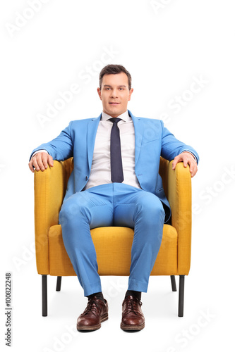 Fotografía Man in a blue suit sitting in an armchair