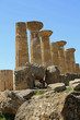 Die restaurierten acht Säulen des Herakles-Tempels im antiken Valle dei Templi auf Sizilien