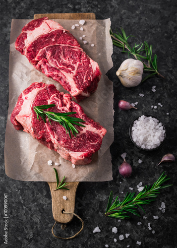 Deux premières viandes fraîches marbré black angus steak de kobe, l'ail, le Tableau sur Toile