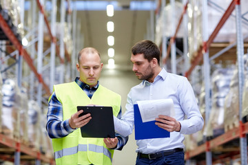 Wall Mural - worker and businessmen with clipboard at warehouse