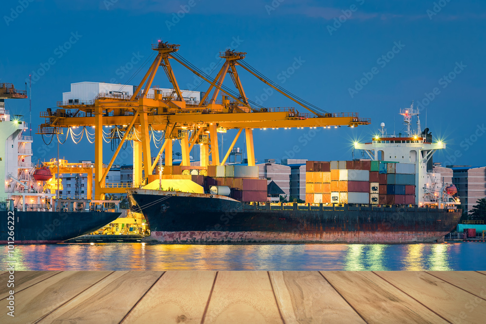 Gantry crane loading and unloading cargo container from cargo ship at ...