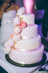 Wall Mural - Wedding cake with red roses