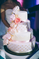 Wall Mural - Wedding cake with red roses