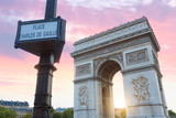 Fototapeta Paryż - Paris, Arc de Triomphe at sunset