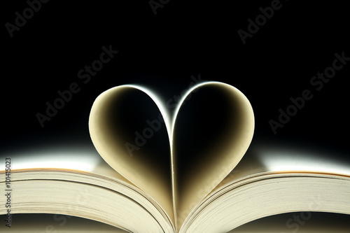 Fotografía Las páginas del libro en la forma de un corazón