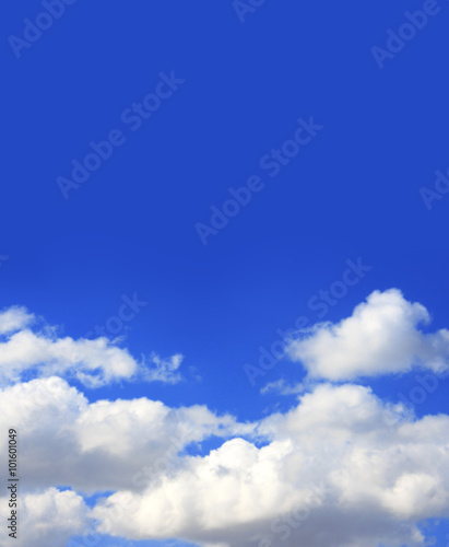 Obraz w ramie White clouds in the blue sky