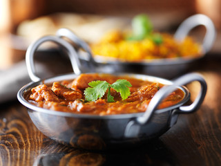 indian butter chicken curry in balti dish