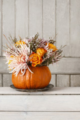 Fotomurales - Bouquet of flowers in pumpkin