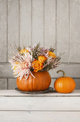 Fotomurales - Bouquet of flowers in pumpkin