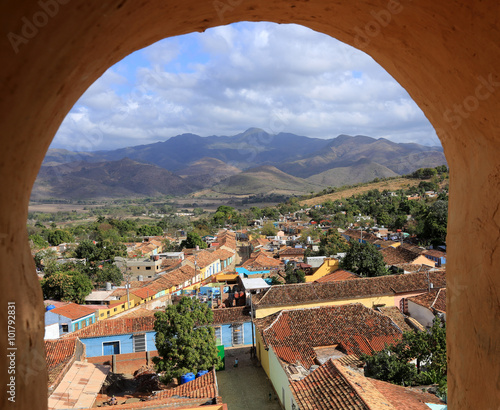 Naklejka na drzwi View of Trinindad, Cuba from the clock tower