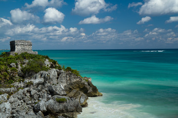 tulum ruins carabbean sea opposite the ruins