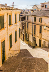 Fototapete - Gasse Altstadt Fassaden Mediterran