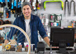 © pikselstock - Salesman in bicycle shop