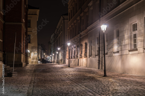 Zdjęcie XXL Ulica Jagiellońska w dzielnicy uniwersyteckiej, Kraków, Polska, w nocy