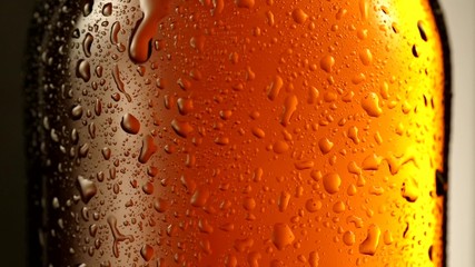 Fototapete - Drop of condensate drains on a bottle of beer.