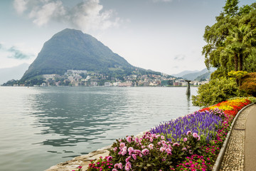 Fototapete - Pulic park in Lugano, Switzerland