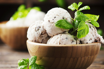 Poster - Sweet ice cream with mint and chocolate