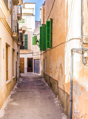 Fototapete - Alte schmale Gasse Häuser mediterran wohnen