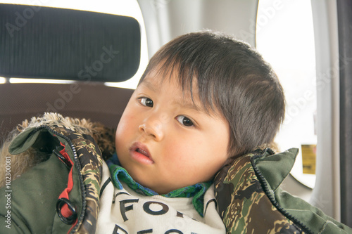 チャイルドシートに座る機嫌の悪い男の子 Stock Photo Adobe Stock チャイルドシートに座る機嫌の悪い男の子 Stock Photo Adobe Stock