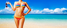 Beautiful Woman Body With Colorful Bikini. Holding Sunglasses On The Beach. Perfect Shining Skin. 